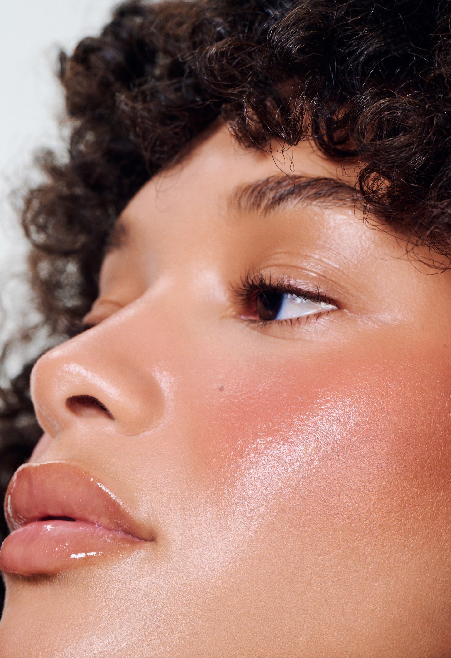 jamea wears pocket blush in tan line