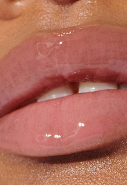 model's lips with ribbon plt