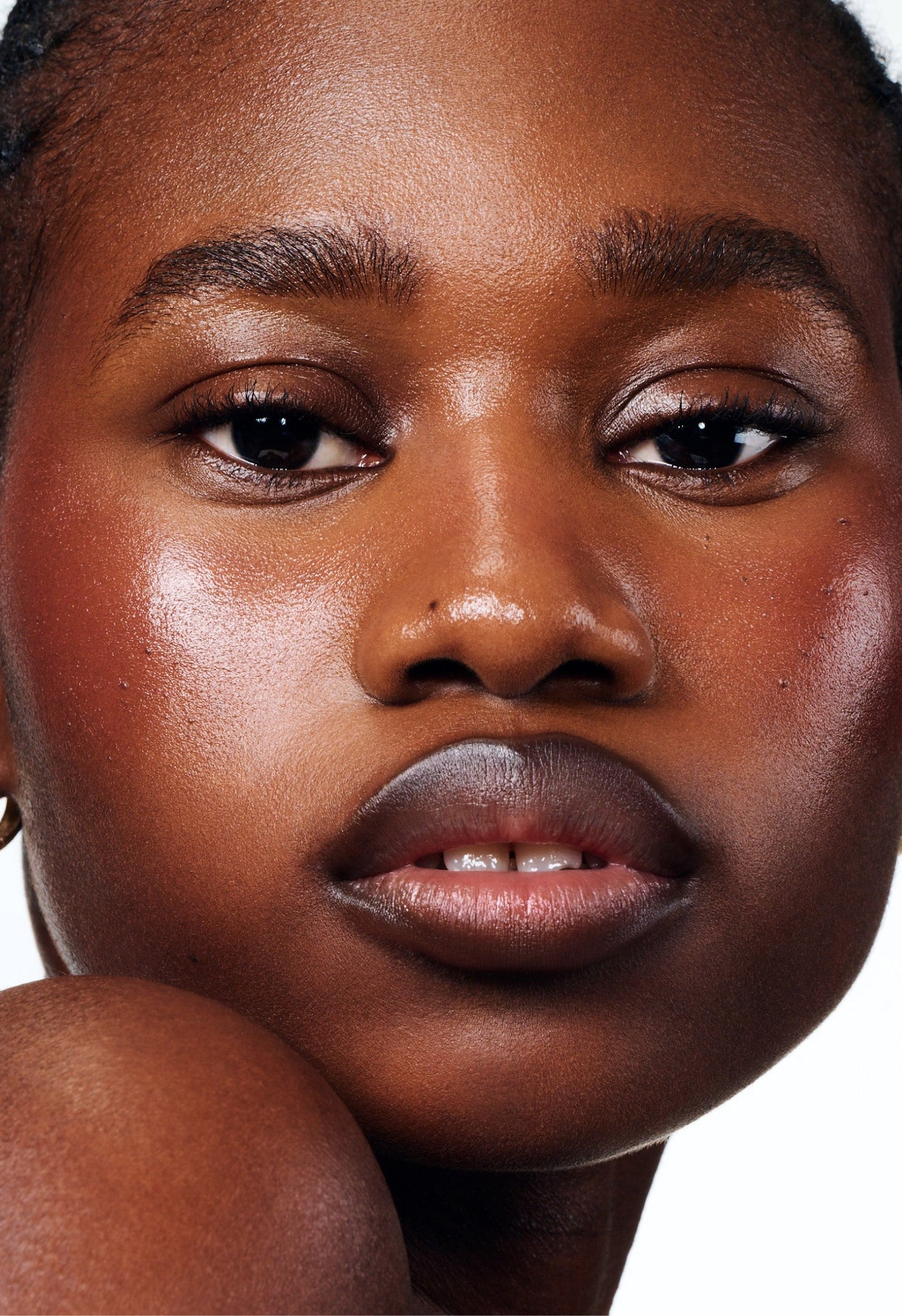 model wearing peptide lip shape in move